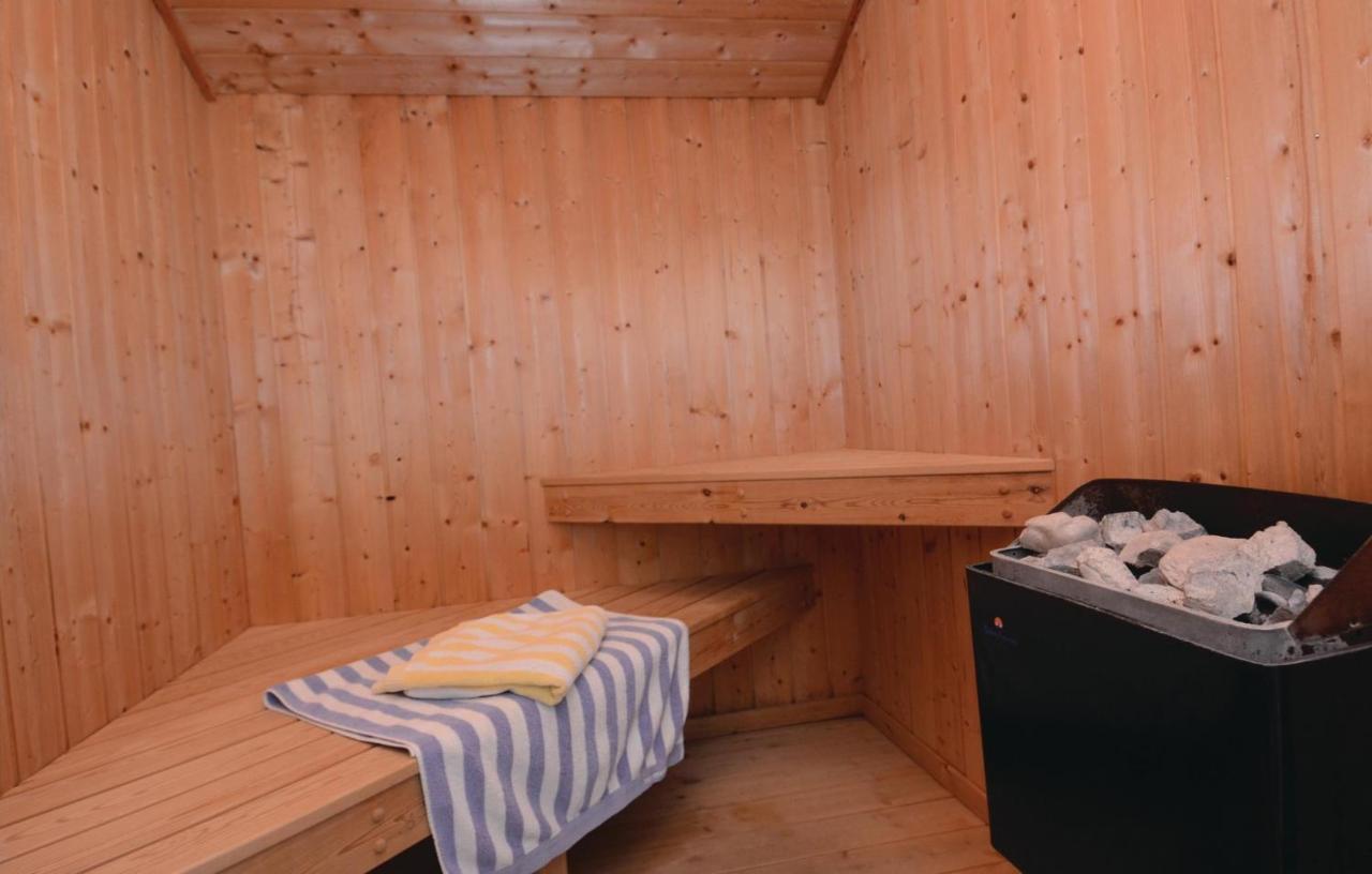 Kranich Ferienhaeuser Mit Innenpool Hohendorf  Exteriör bild